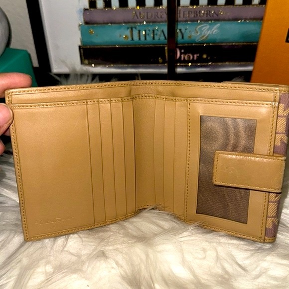 Authentic Salvatore Ferragamo wallet - Picture 7 of 14